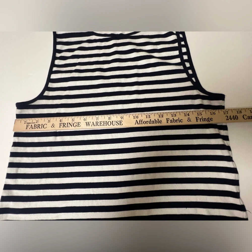 J CREW NAVY & WHITE STRIPE SLEEVELESS TOP W/ROUND NECK  SIZE XL. SOFT COTTON